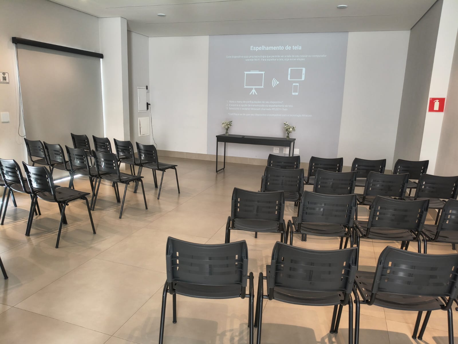 Auditório para até 60 pessoas com projetor e som integrado em Guarulhos
